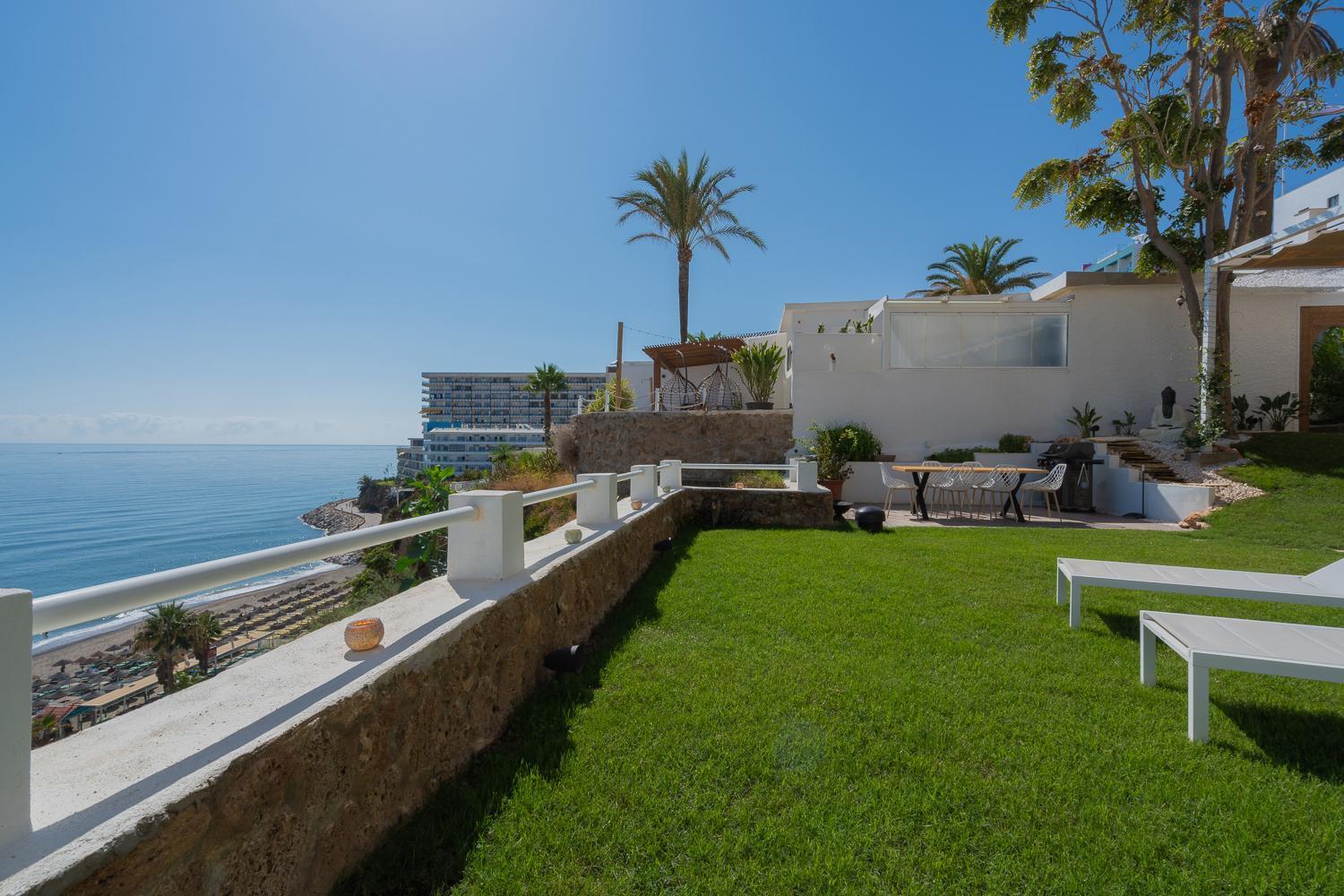 Private 250Sqm Garden Duplex, Jacuzzi, Cinema, Sea View Escape Apartamento Torremolinos Exterior foto